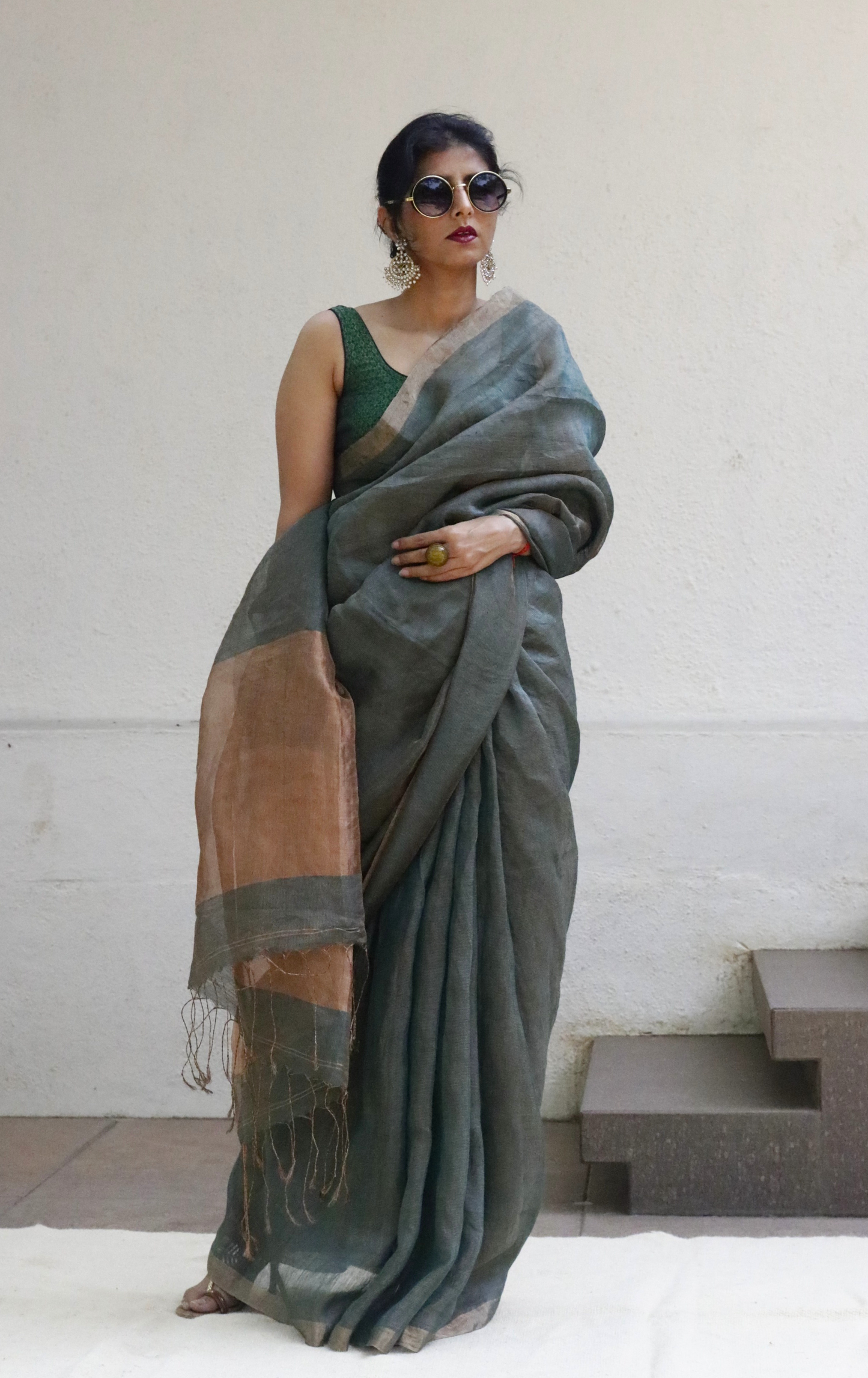Buy Silk Linen 'Deep Green' Gold Metallic Sari : Green Gold Silk Linen Summer Saree
