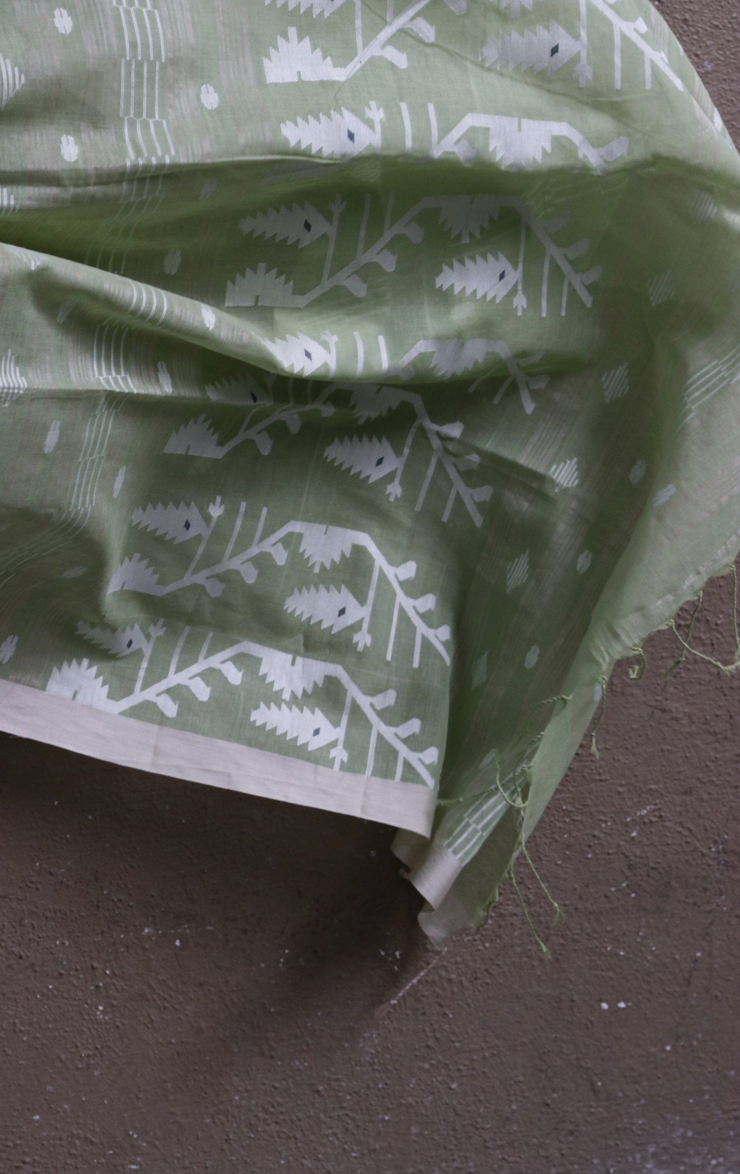 Buy Green Muslin Cotton Jamdani Saree : Green Pista & Pearls Needle Jamdani Handmade Saree