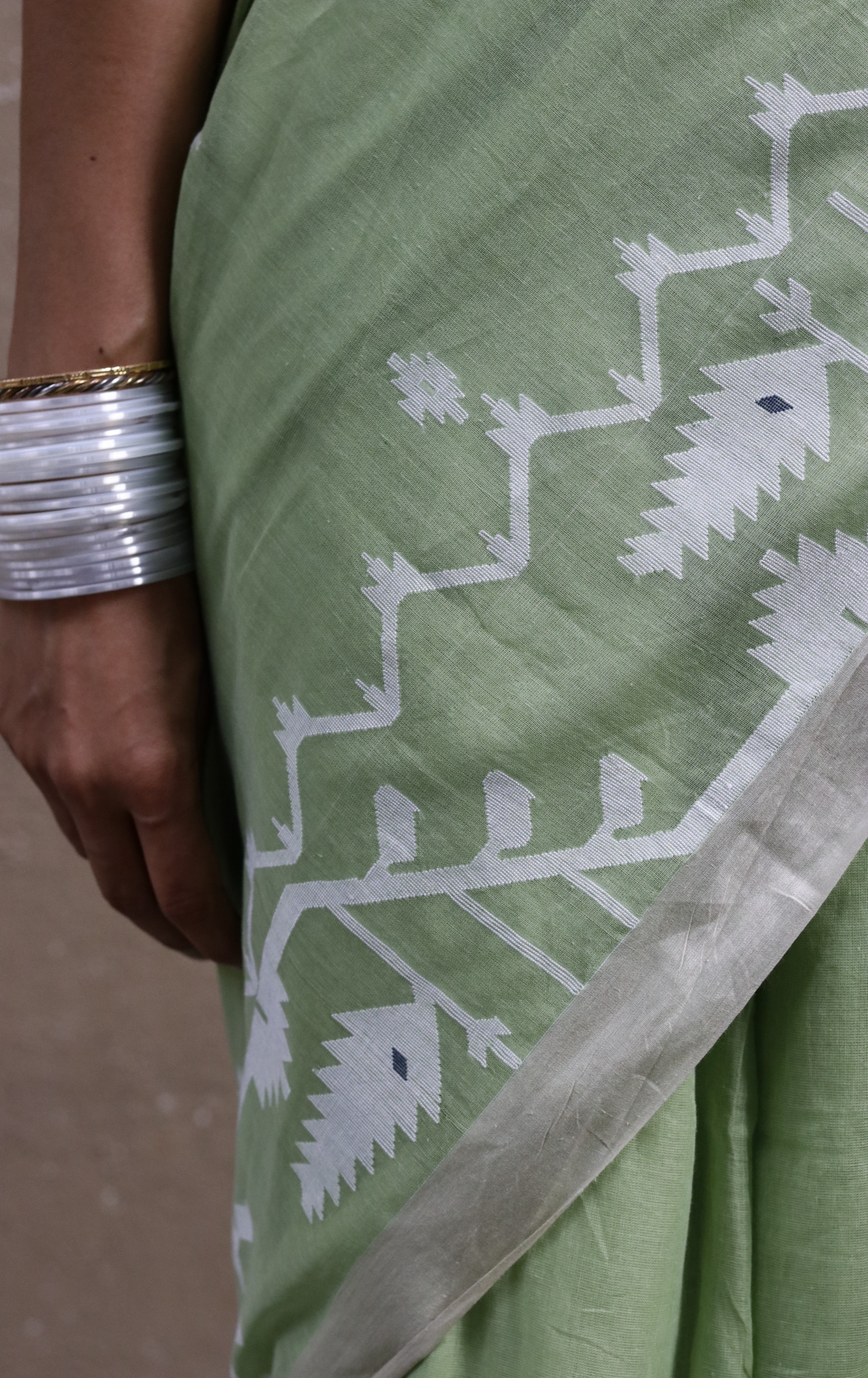 Buy Green Muslin Cotton Jamdani Saree : Green Pista & Pearls Needle Jamdani Handmade Saree