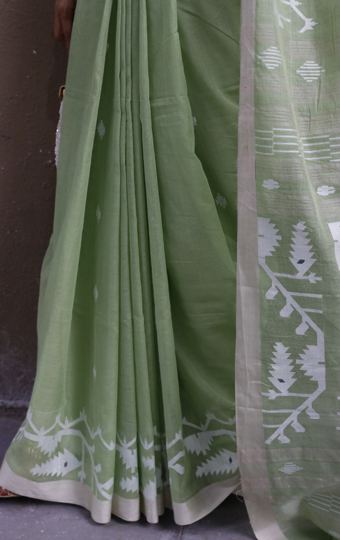 Buy Green Muslin Cotton Jamdani Saree : Green Pista & Pearls Needle Jamdani Handmade Saree