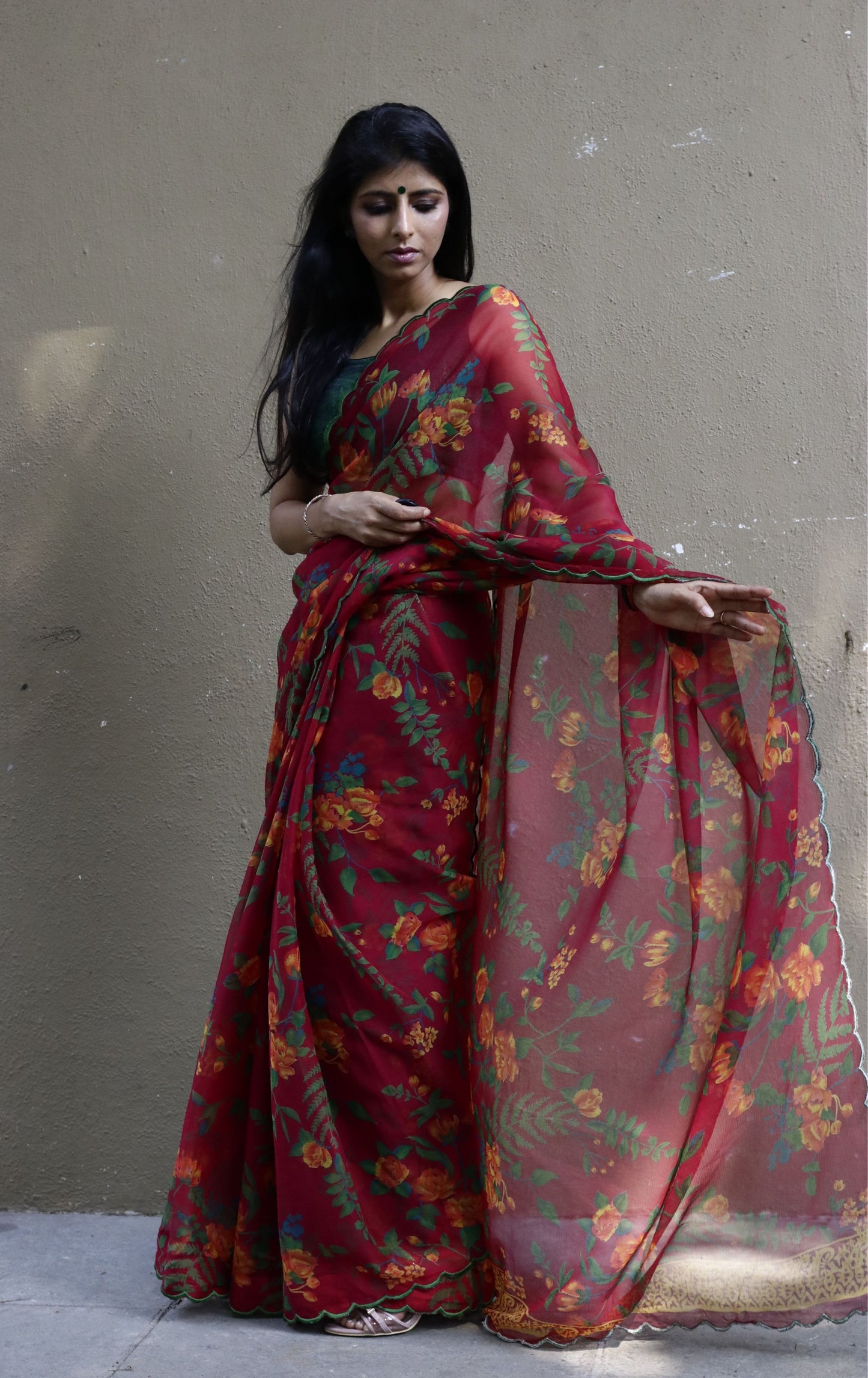 Buy Floral Chiffon Saree Online : 'True Love' Floral Semi Chiffon Saree With Scalloped Edges
