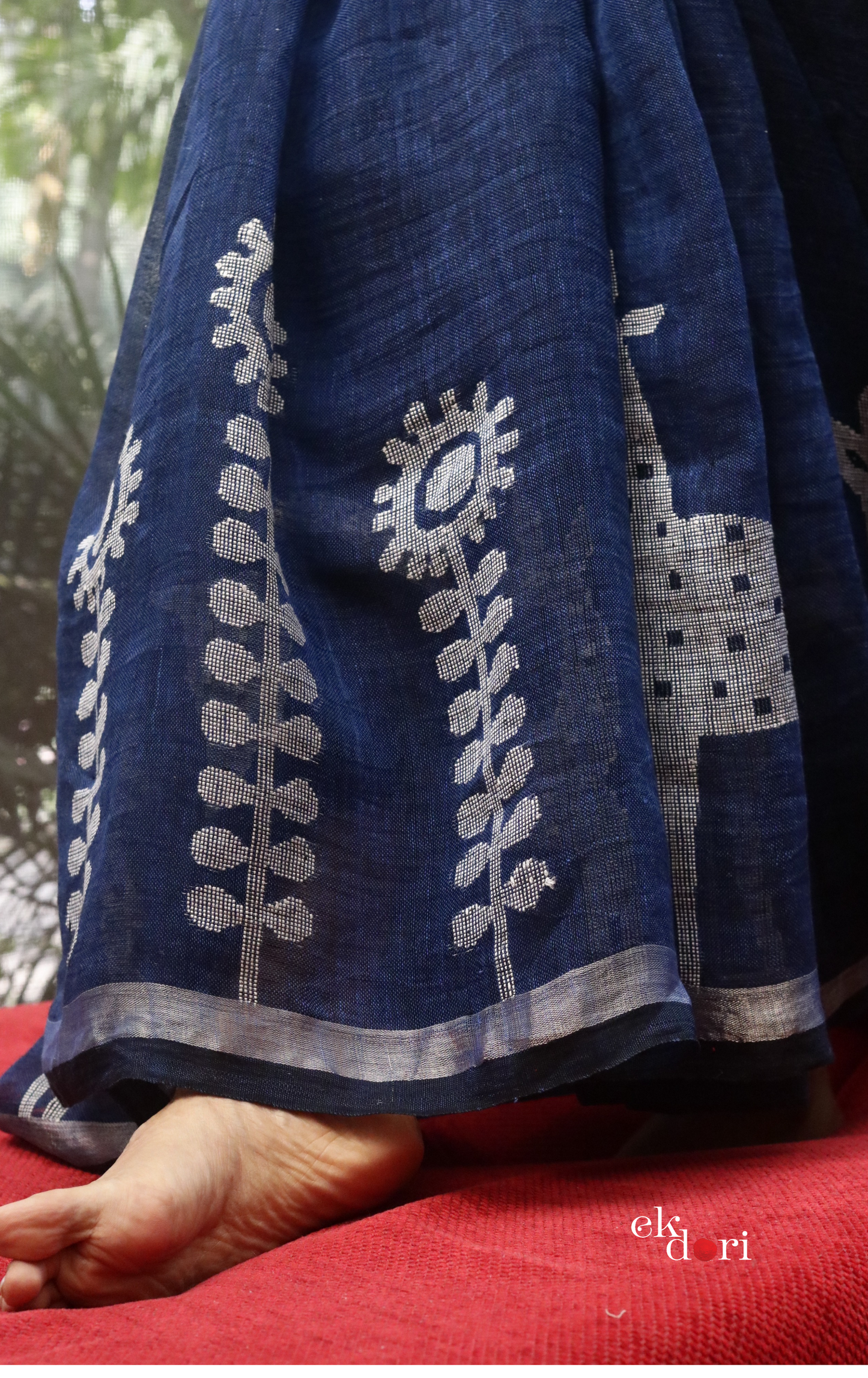 Buy 'Mother Deer' Navy Blue Linen Cotton Jamdani Saree : Navy Blue Needle Jamdani Handmade Saree