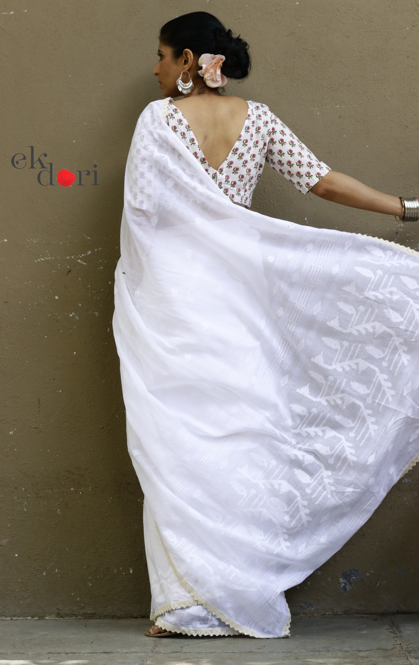 Buy White Soft Cotton Needle Jamdani Saree : Needle Jamdani Handmade Handloom Saree 'Chaandani'