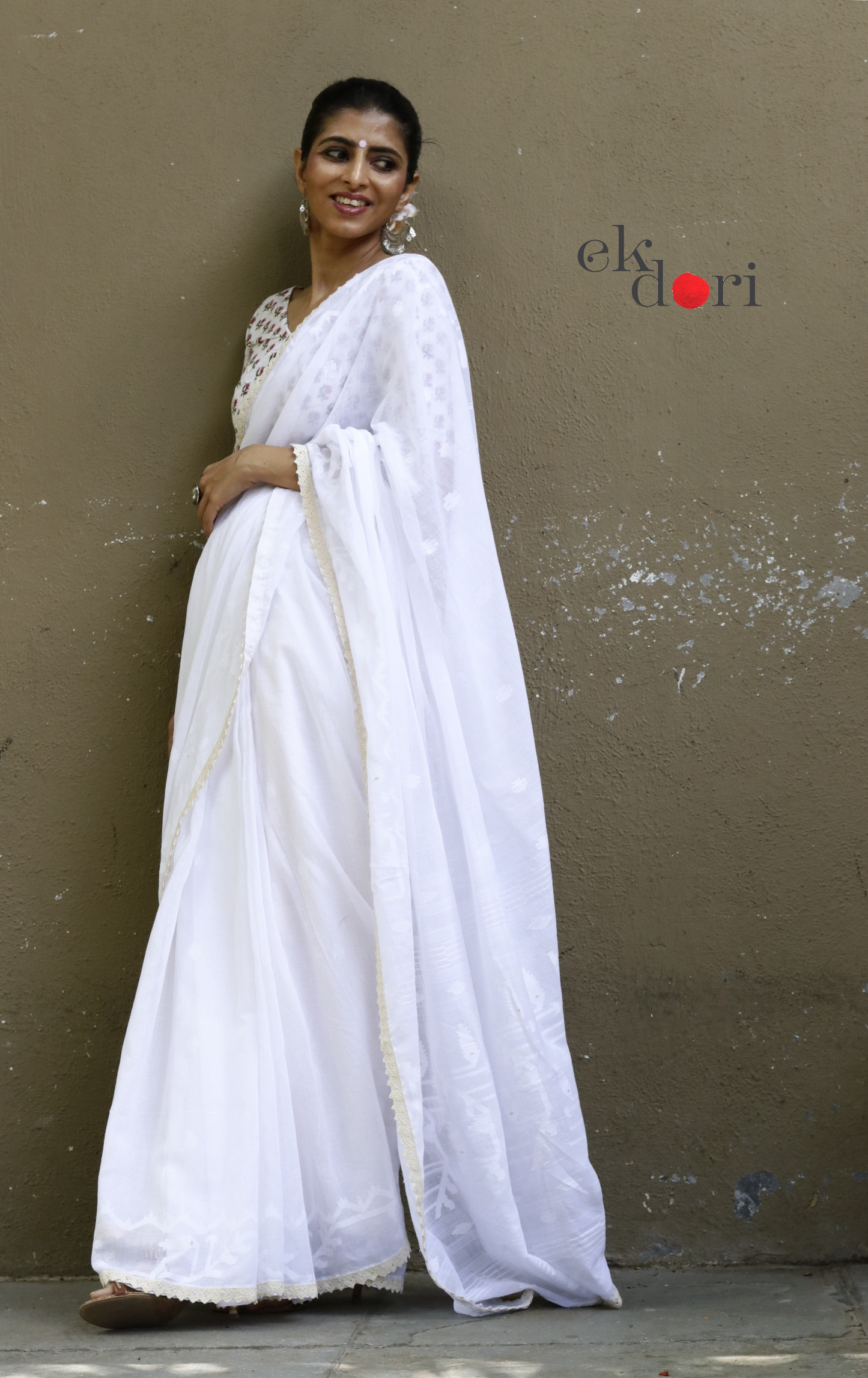 Buy White Soft Cotton Needle Jamdani Saree : Needle Jamdani Handmade Handloom Saree 'Chaandani'