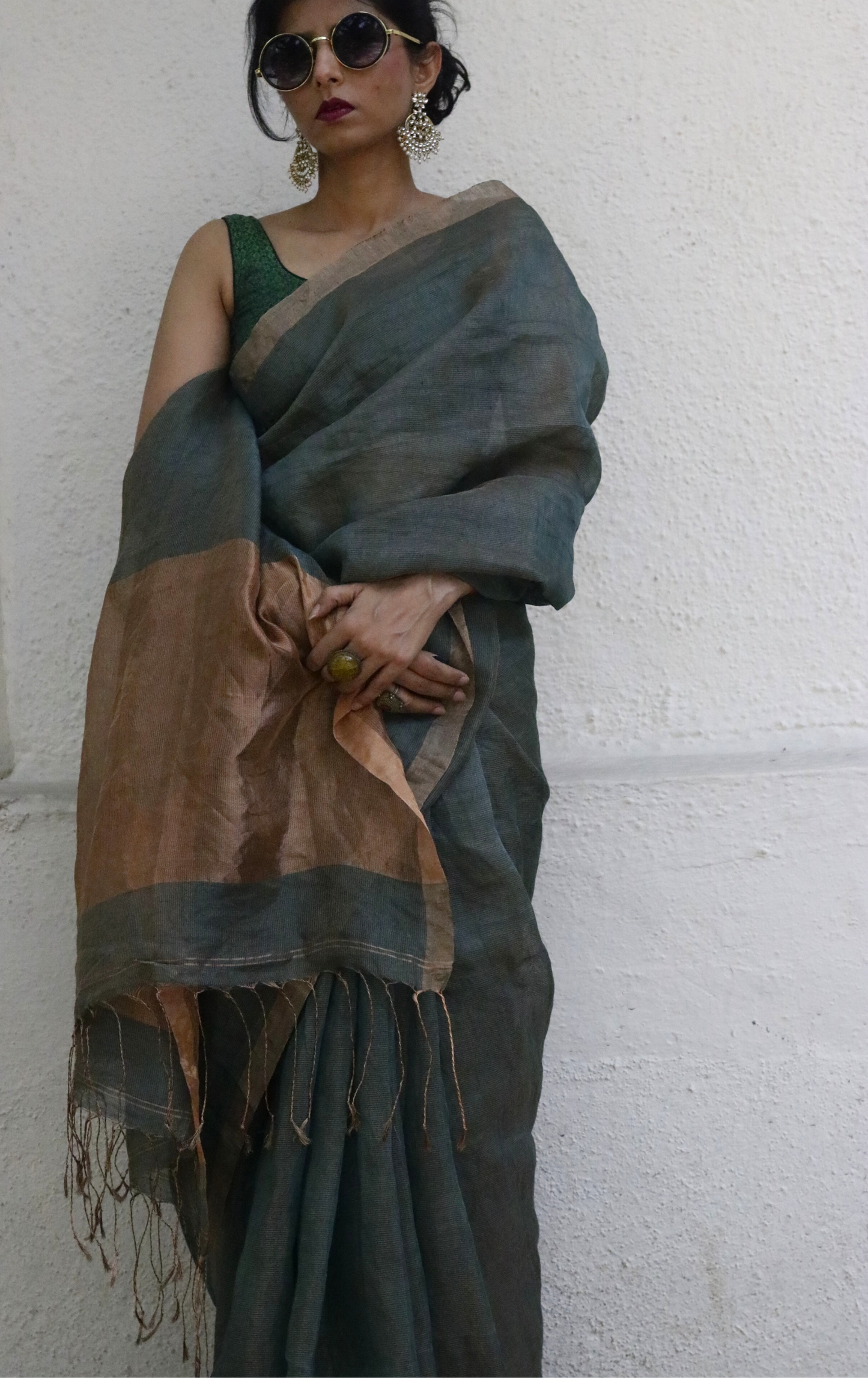 Buy Silk Linen 'Deep Green' Gold Metallic Sari : Green Gold Silk Linen Summer Saree