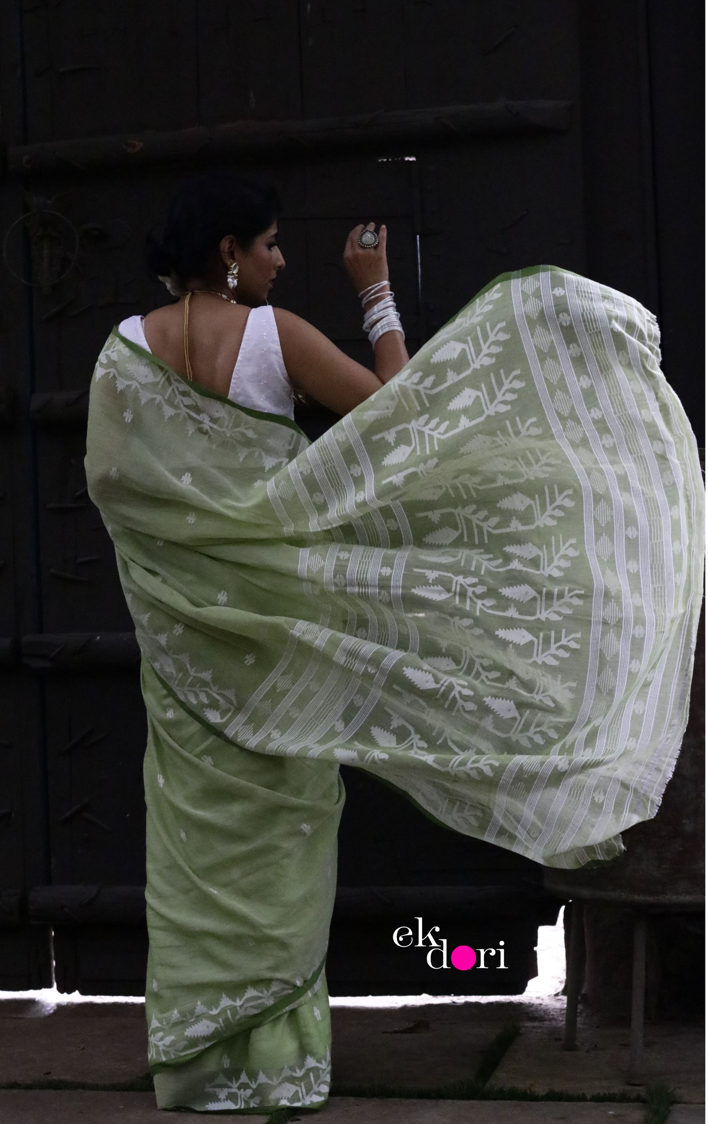 Buy Green Muslin Cotton Jamdani Saree : Green Pista & Pearls Needle Jamdani Handmade Saree