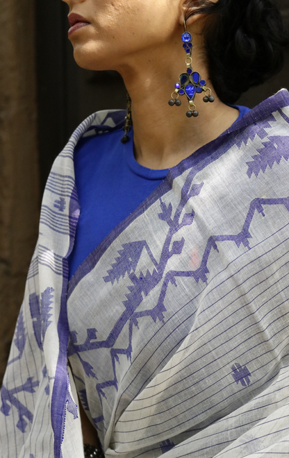 Buy Blue White Cotton Jamdani Saree : Red 'Ink On Paper' Needle Jamdani Handmade Saree