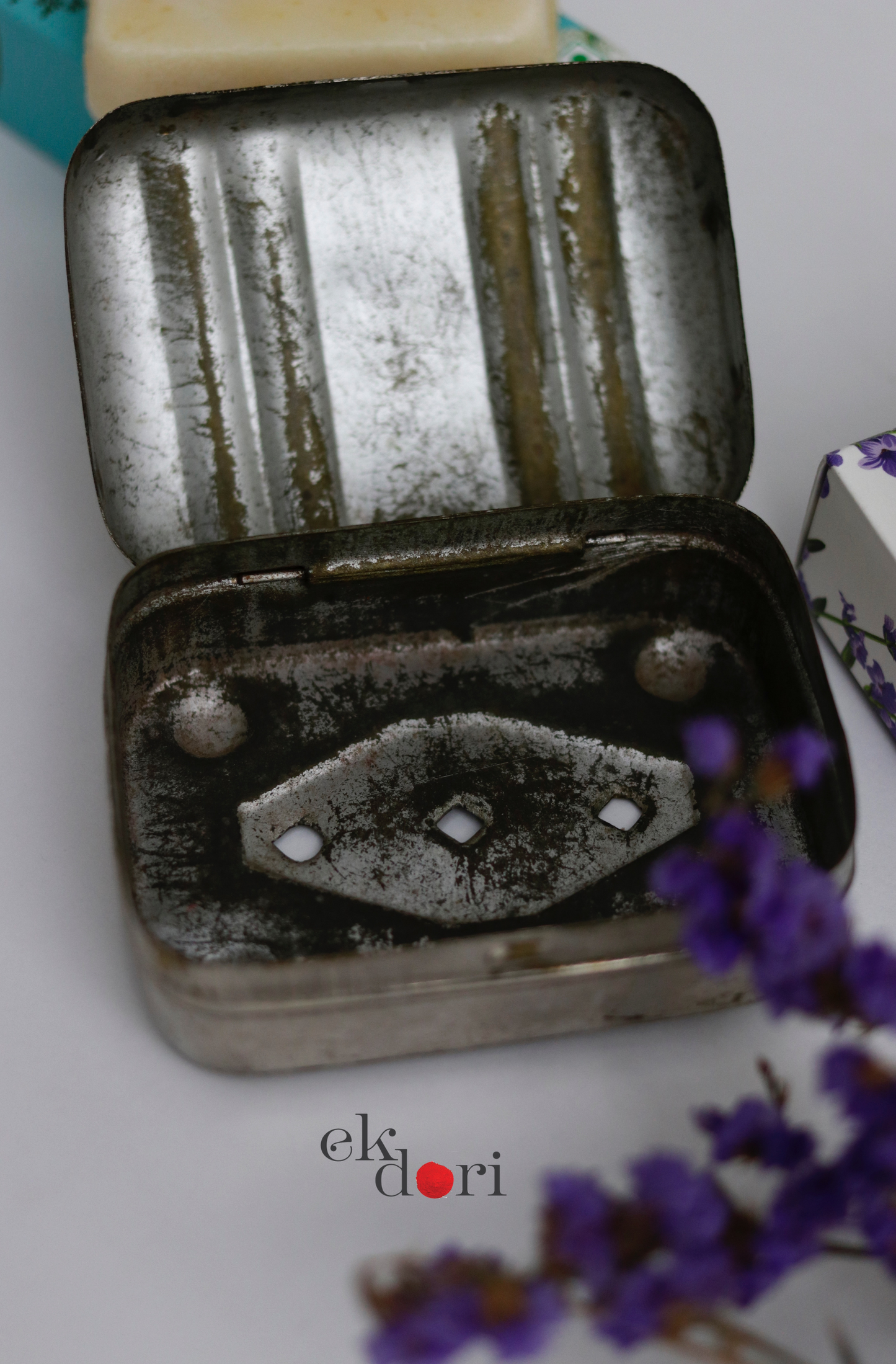 Vintage Metal Soap Box : Vintage Julie Soap Box