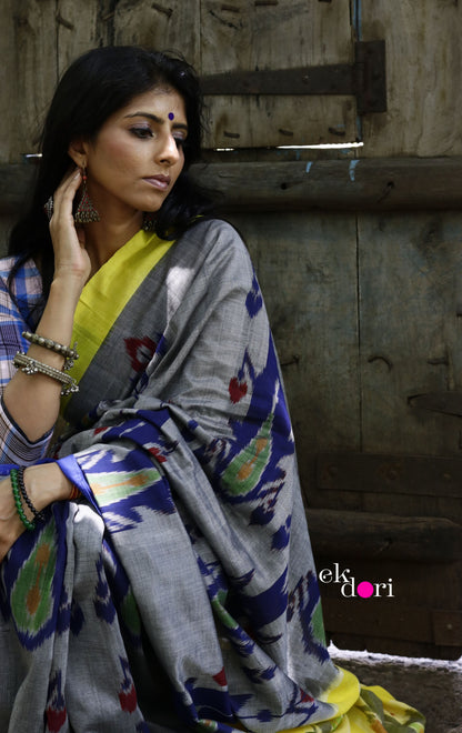 'Saavan' Handloom Pochampally Ikat Saree : Unique Handloom Pochampally Ikat Saree
