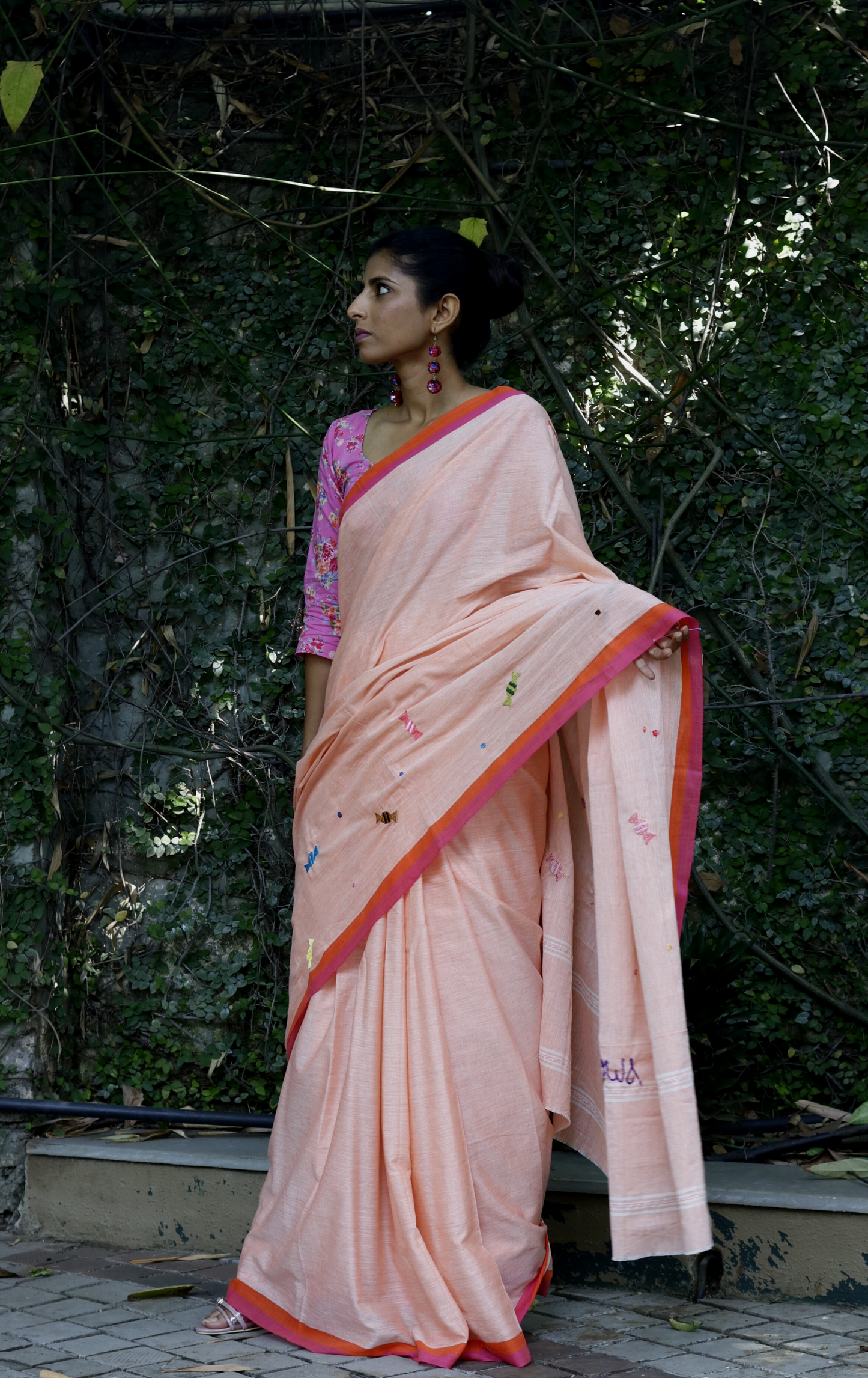 'Candy Crush' Handloom Mul Cotton Saree : Buy Handloom Cotton Statement Embroidered Saree