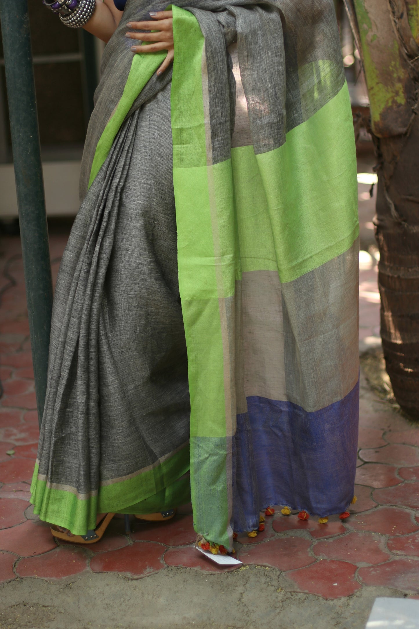 Buy Grey Linen Saree : Moonlit Night Grey Pure Linen Saree