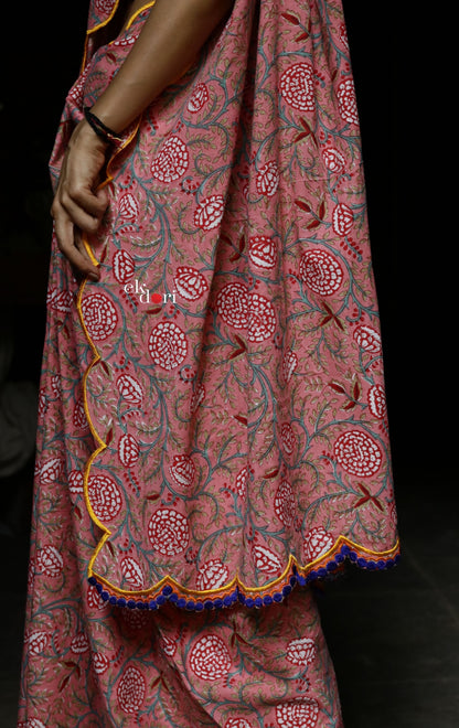 Baahar Scalloped Cotton Saree : Pink And Red Floral Cotton Saree