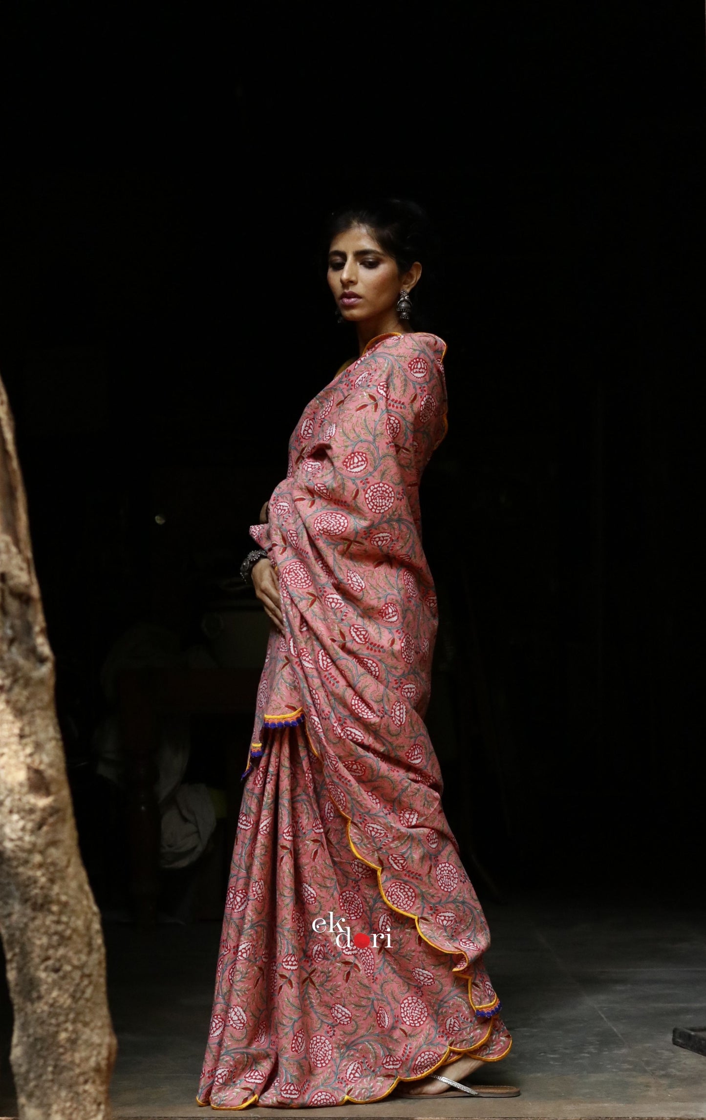 Baahar Scalloped Cotton Saree : Pink And Red Floral Cotton Saree